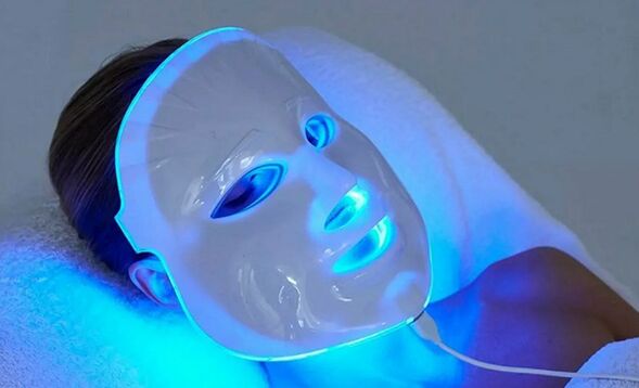 LED fototerapijski tretman za borbu protiv starosnih promjena na koži lica