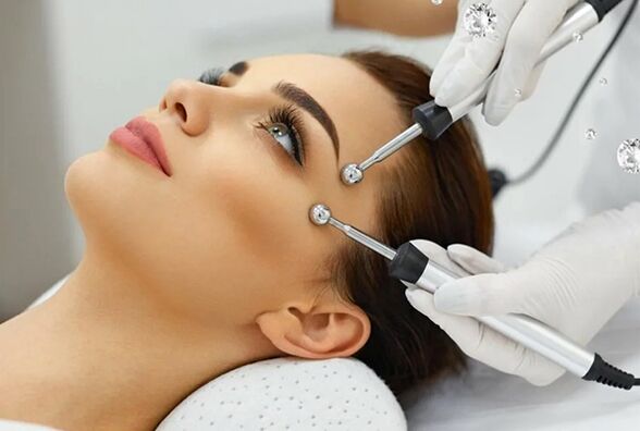 Mikrostrujna terapija - hardverska metoda podmlađivanja kože lica
